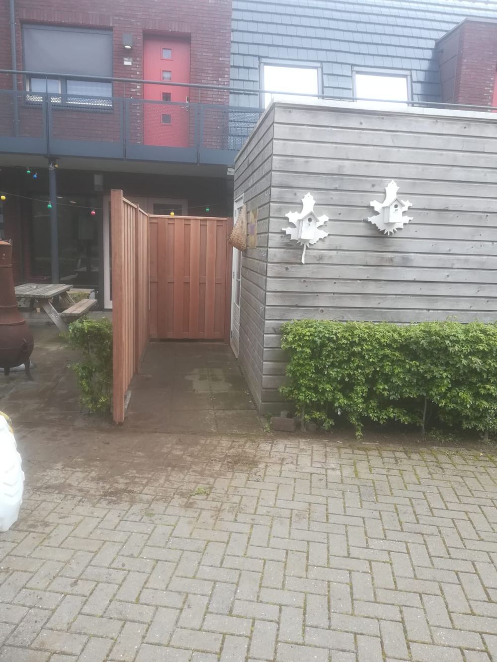 FSC-hardhouten schutting geplaatst bij RIBW in Dalfsen