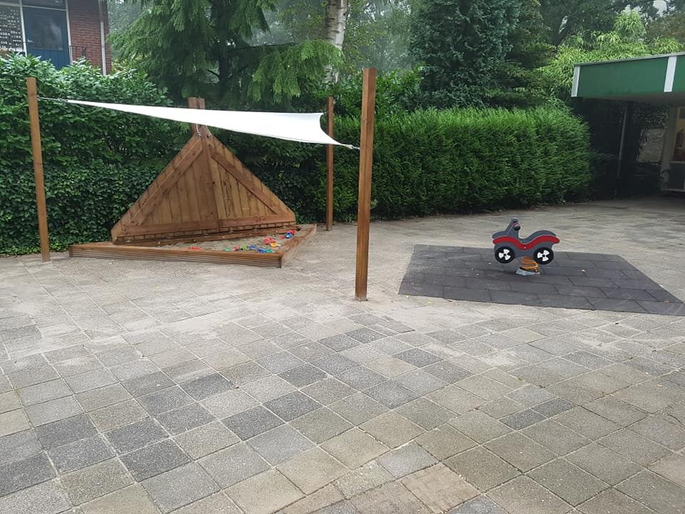 Tuinontwerp: aangelegde speeltuin naar eigen plan in Diepenveen